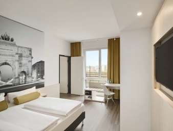 Hotel Super 8 By Wyndham West