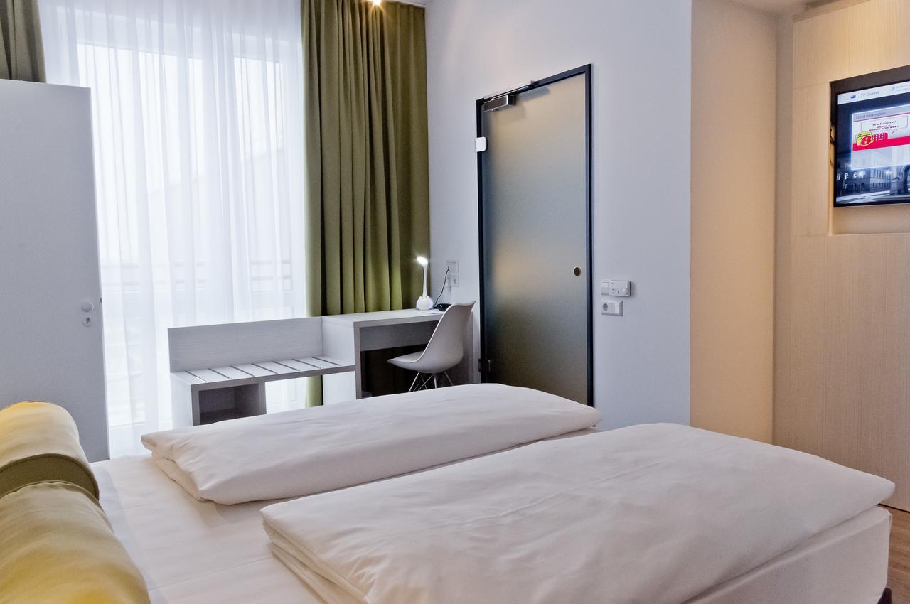 Hotel Super 8 By Wyndham West Munich